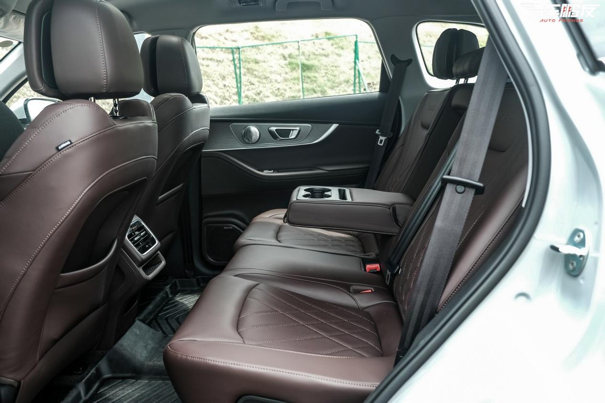 奇瑞瑞虎8pro巅峰版试驾五座,奇瑞瑞虎8pro四驱顶配深度试驾