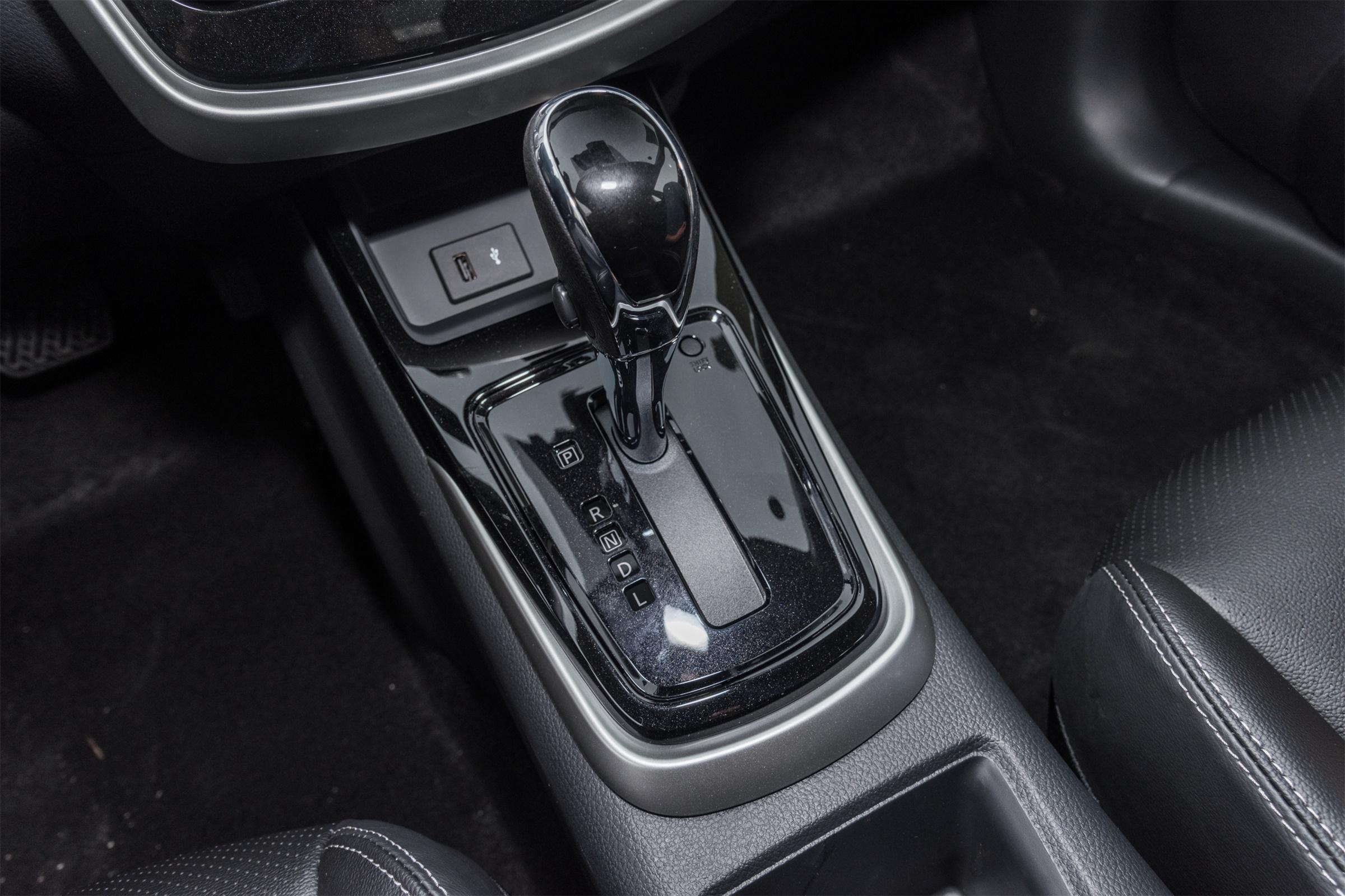 省油，空间大，座椅柔软舒适，9.99万起售，体验日产骐达TIIDA