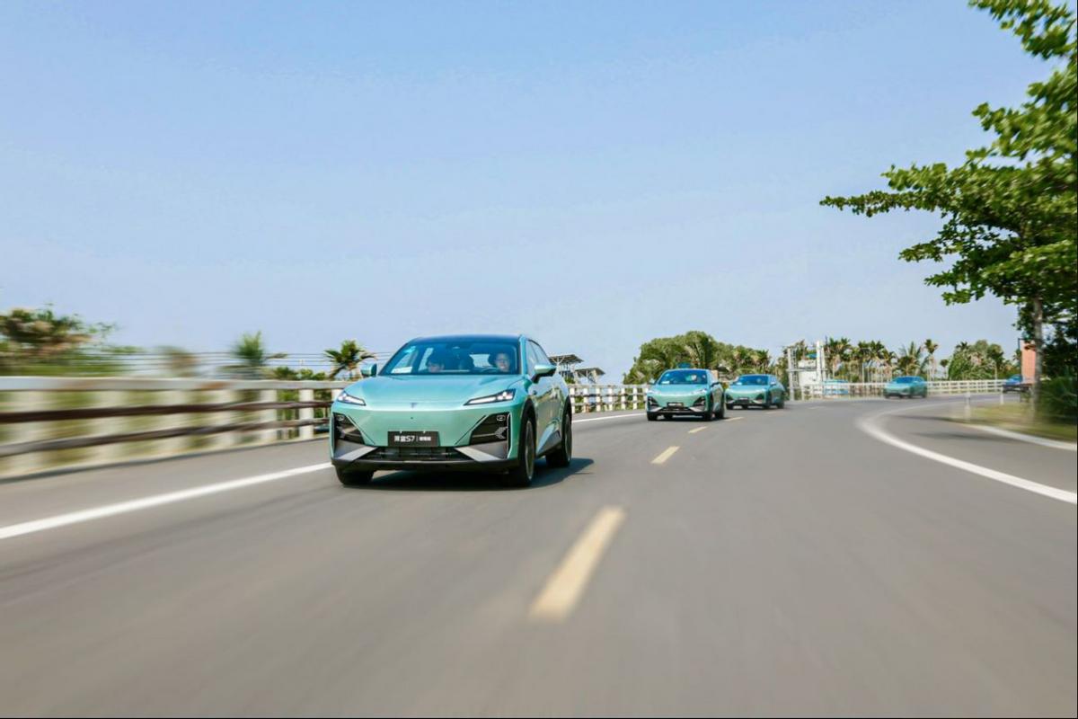 深蓝S7城际穿越从重庆到成都“超级增程”彰显技术实力