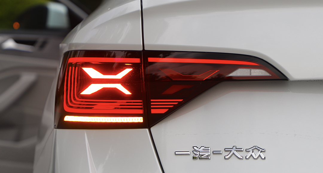 大众速腾2024超越版300tsi,速腾200tsi试驾