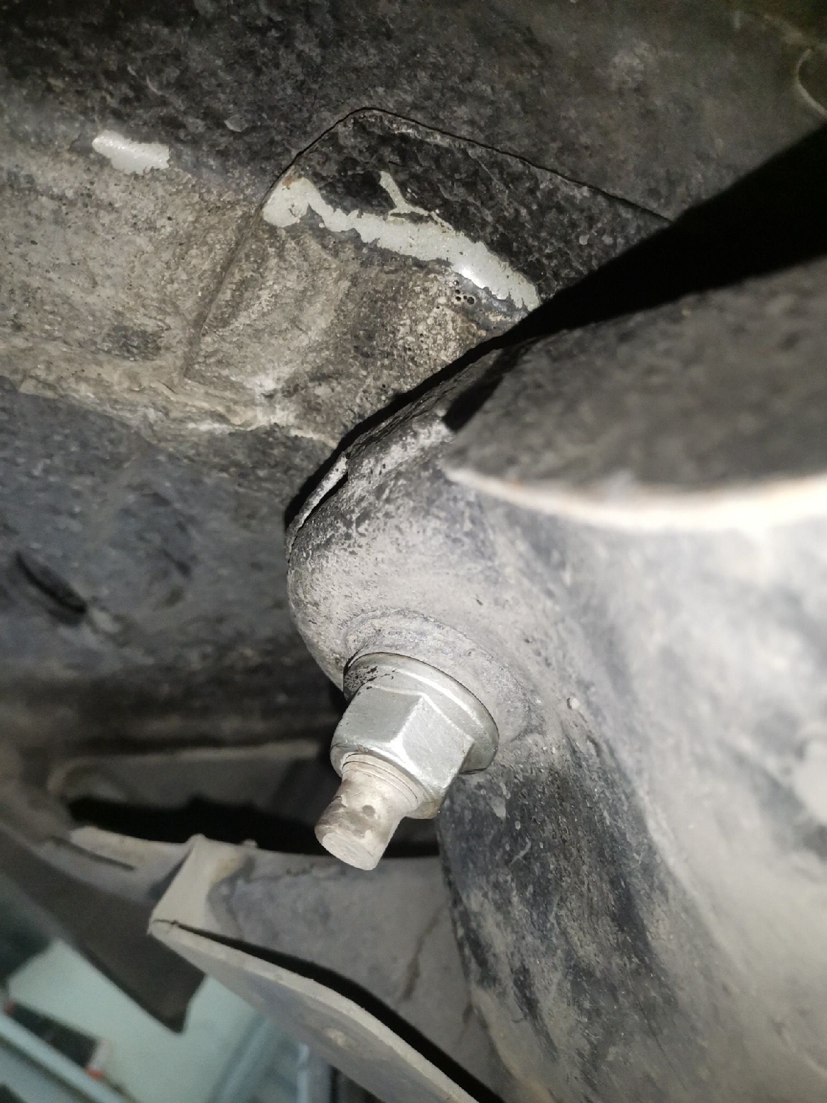 大事故车伪装成精品来卖，师傅一招识破，这辆日产GT-R终现出原形