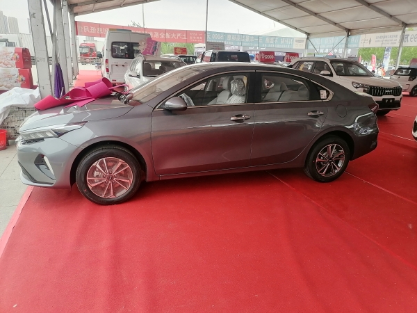 新款起亚k3行驶质感,2023款起亚k3静态体验