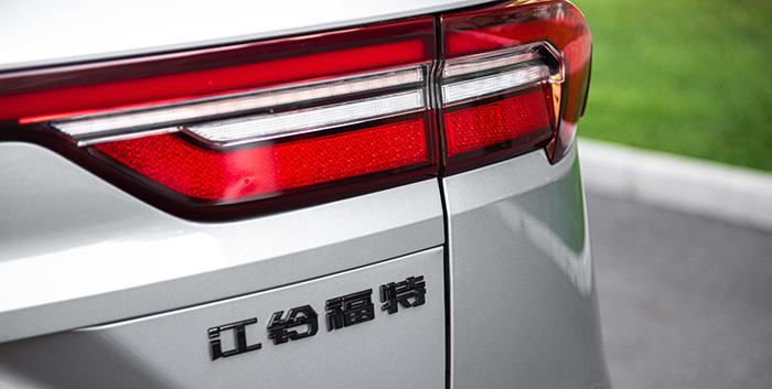 近5米中型轿车仅18.99万元起售,豪华大七座2659万元起售