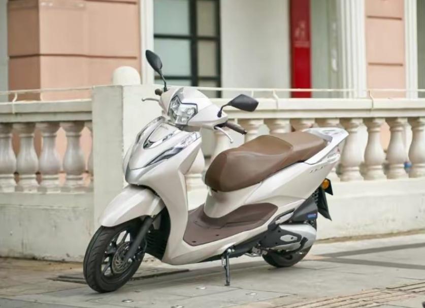 本田lead125用车感受,本田lead125价格16800合理吗