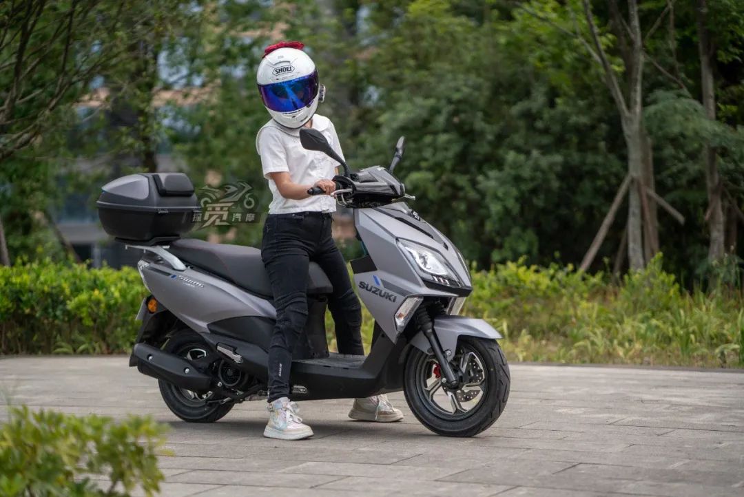 济南轻骑铃木uy125车多少钱,轻骑铃木uy125最新款多少钱