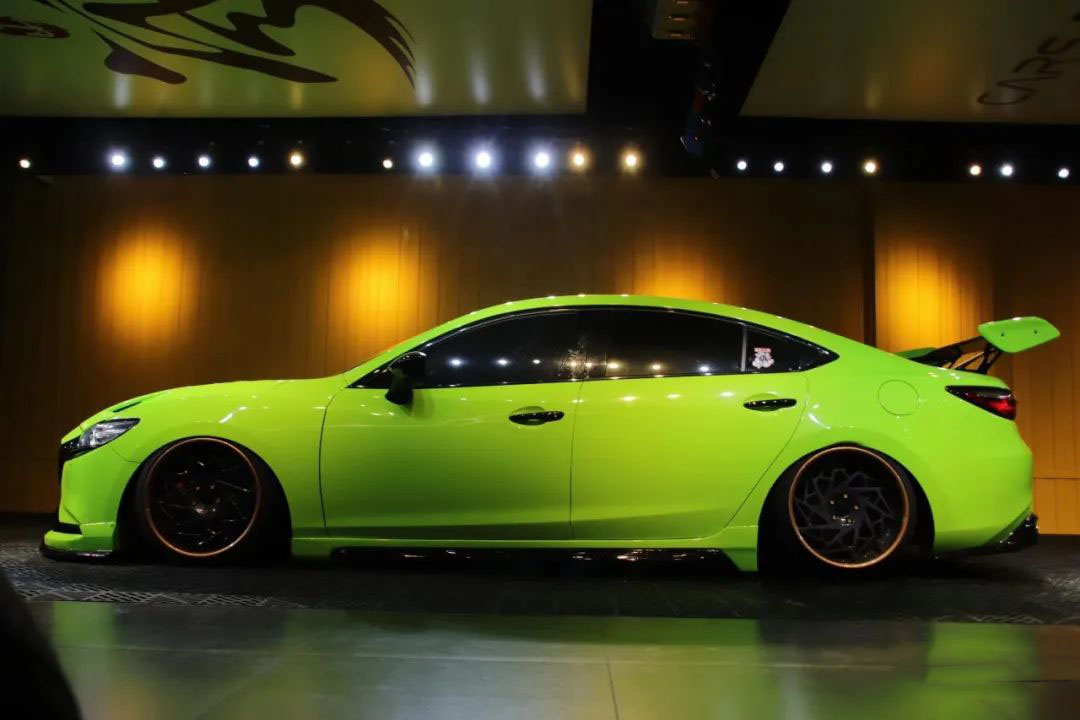 马自达阿特兹大尾翼,18款马自达阿特兹加装尾翼好看吗