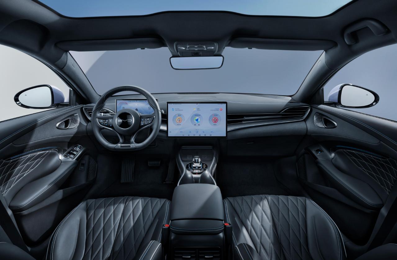 2024年最新款比亚迪model3,比亚迪海豹对比model3