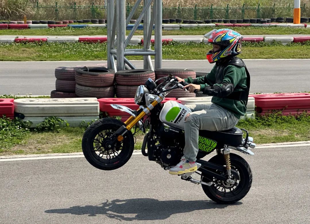 银钢蜜獾一代与二代的区别,蜜獾150什么价位