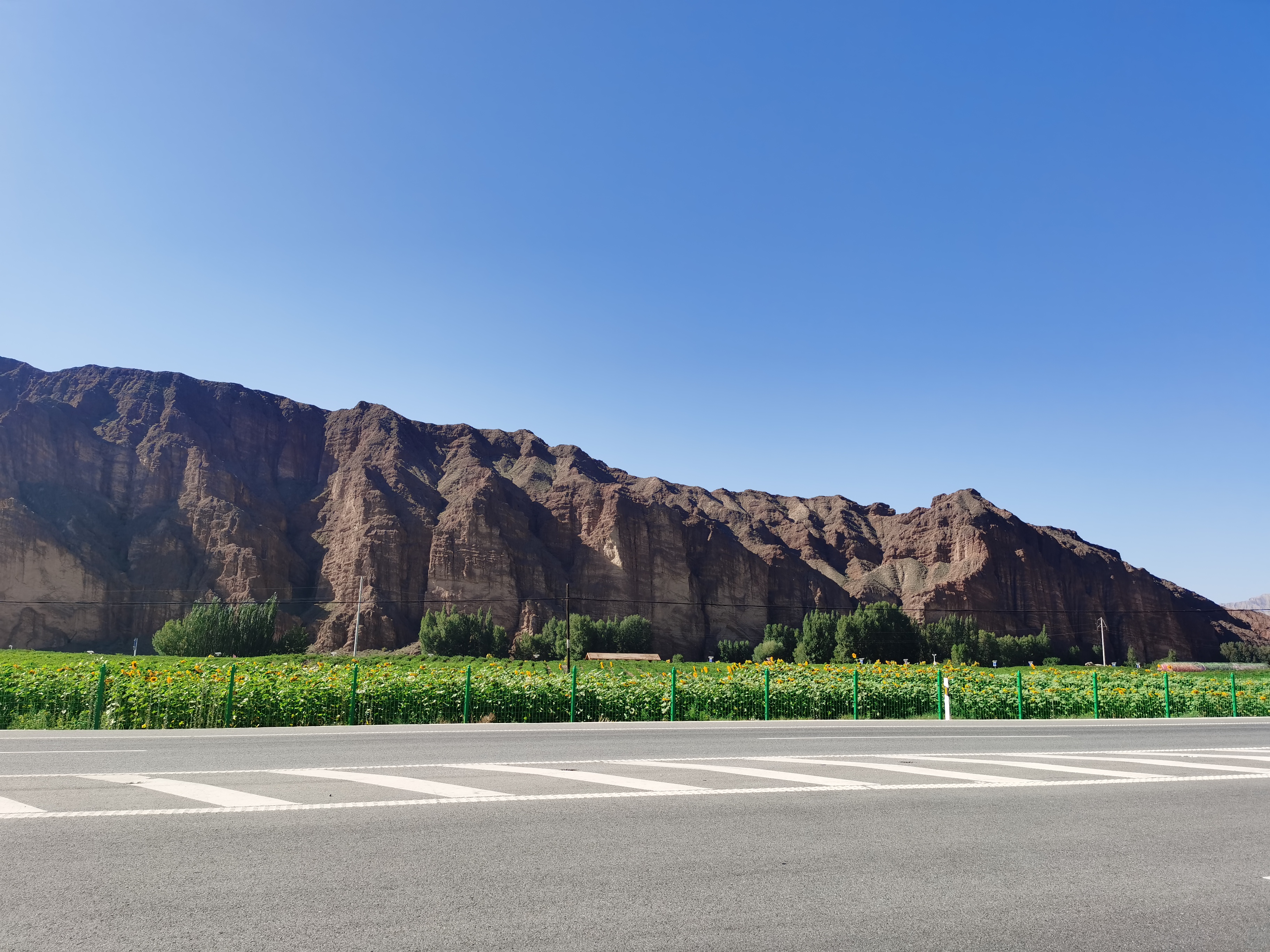 驾驶欧尚X5探索西域张掖的奇幻之旅！