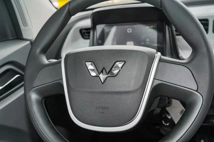 五菱宏光miniev换门多少钱,五菱宏光miniev更换中控