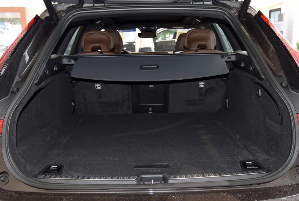 沃尔沃V90汽车试驾,沃尔沃v90的北欧式生活