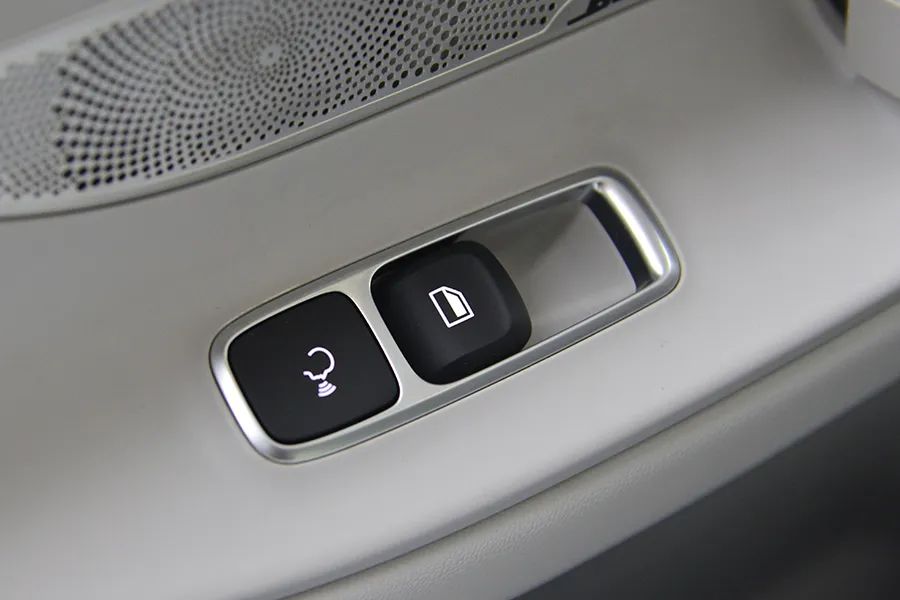 荣威mpvimax8测评,mpv搅局者荣威imax8静态解析