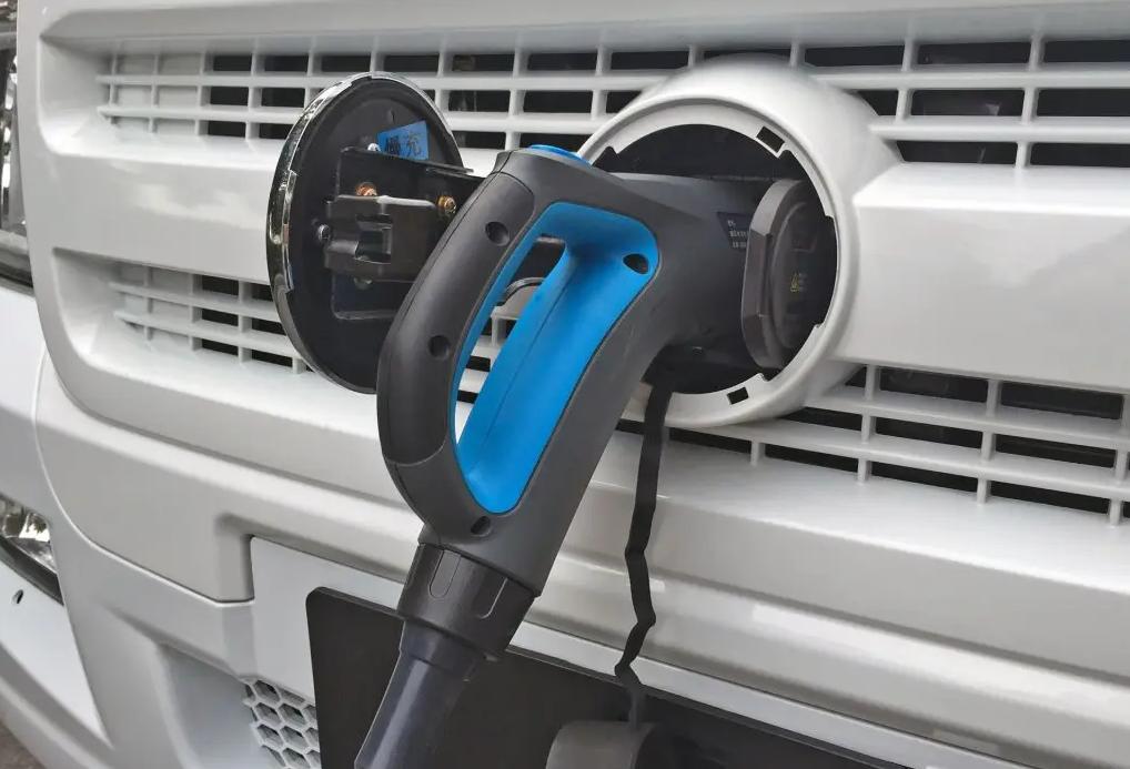 东风小康面包车一台发动机多少钱,东风小康面包车开了五年卖多少钱