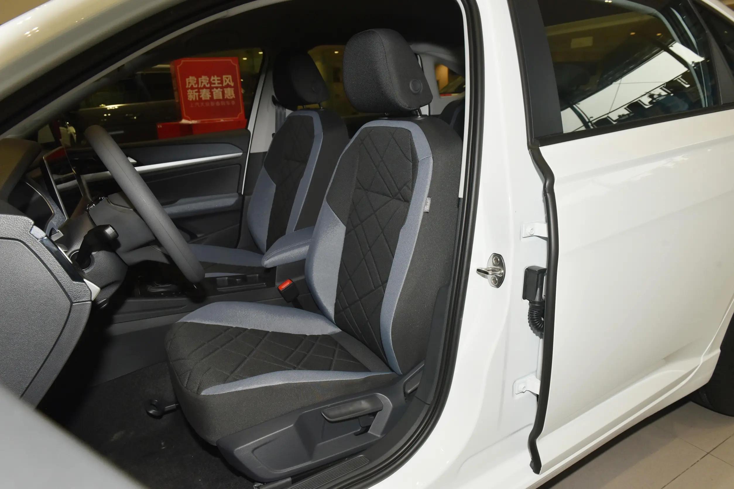 大众朗逸手动高配测评,22款低配大众朗逸