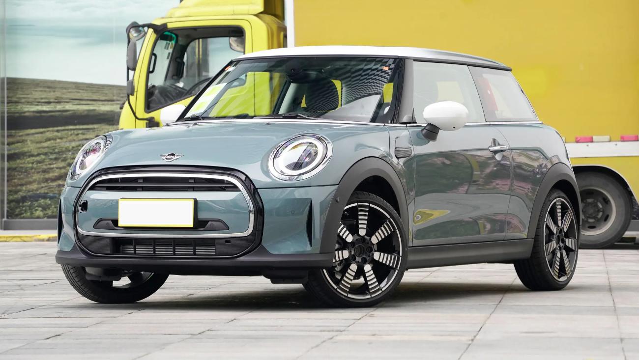 27.38万！体验23款MINI：全进口设计，油耗6L，可爱复古