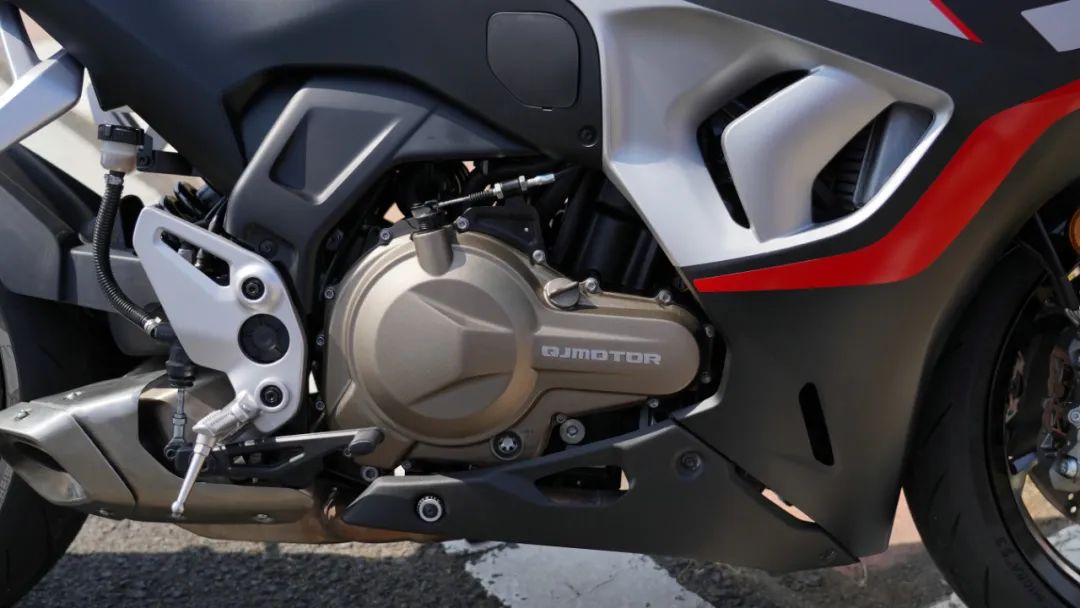 qjmotor赛250青春版落地价,qjmotor550仿赛版售价