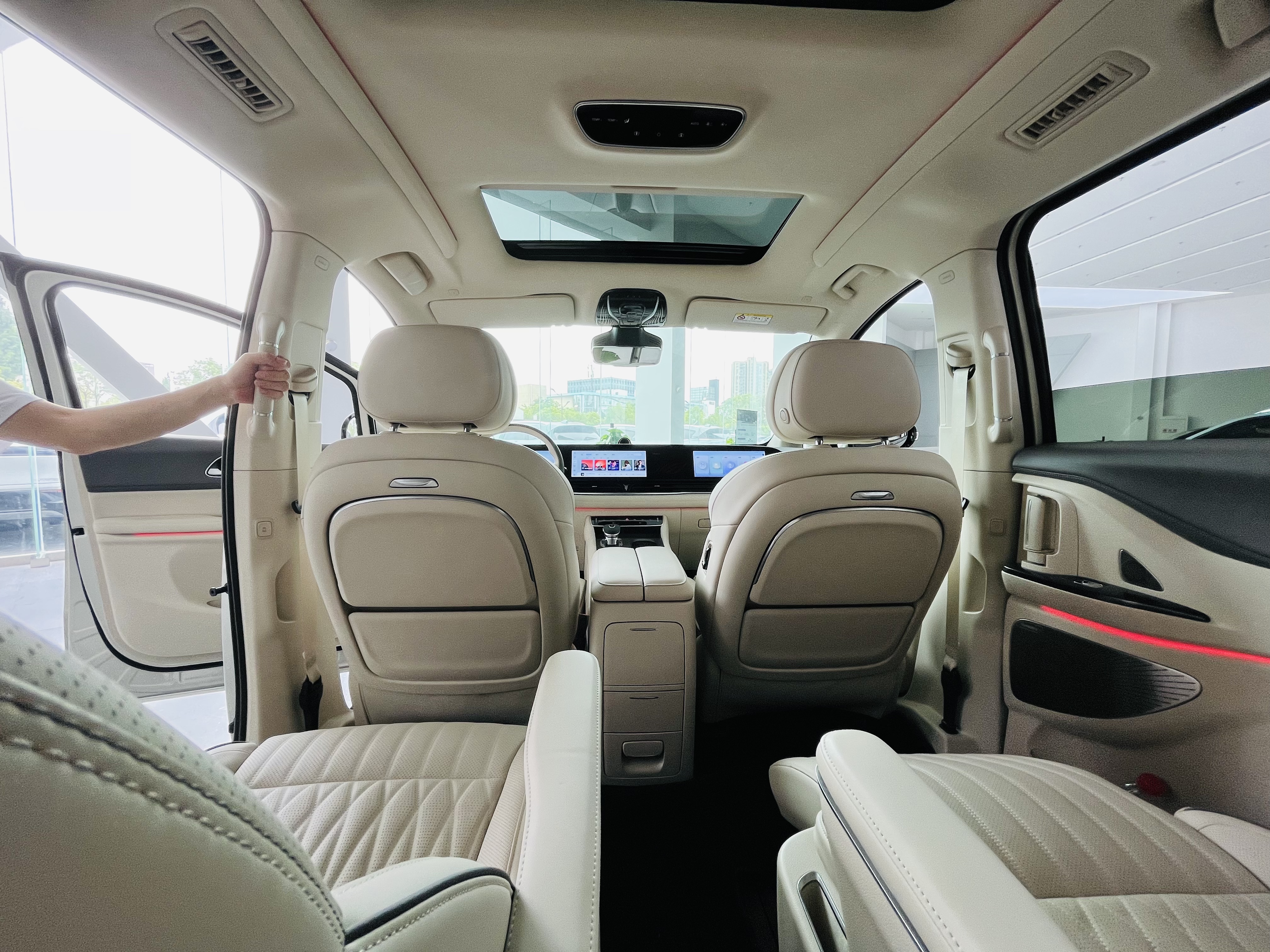 新款岚图梦想家空间太小,岚图梦想家七座商务空间体验