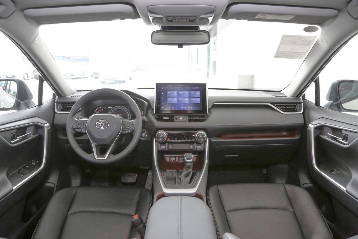 年销量超19万辆，17.58万起售，2种动力可选，解析丰田RAV4荣放