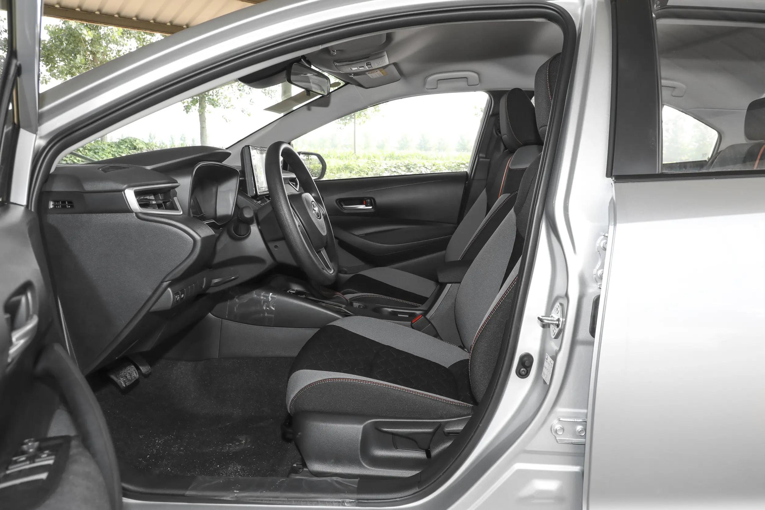 十万以内口碑最好的车丰田卡罗拉,家用代步丰田卡罗拉哪款值得买