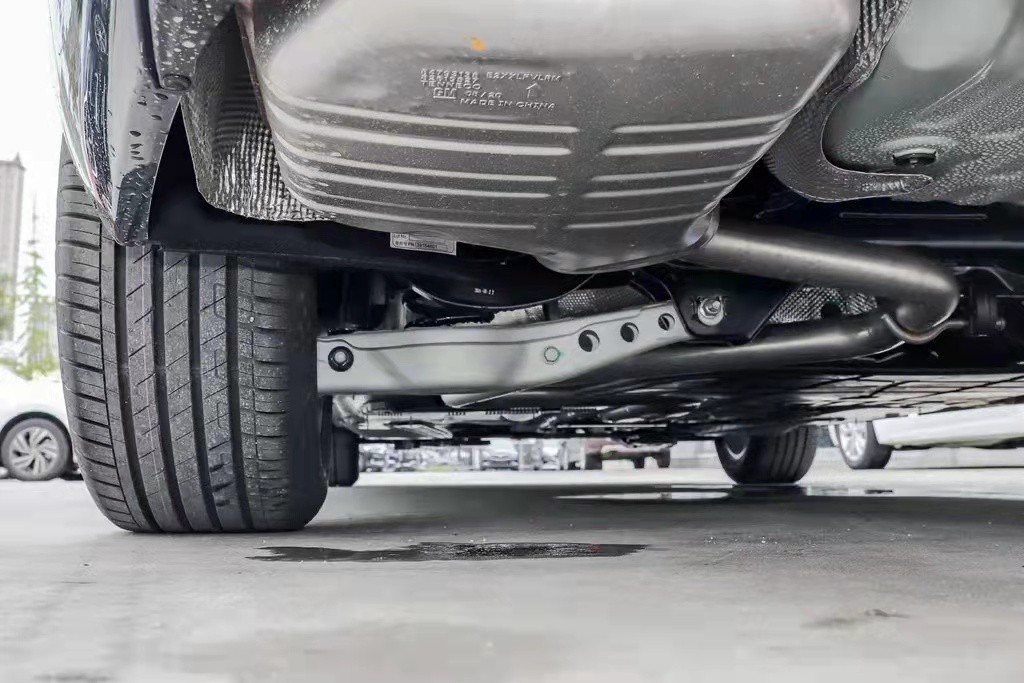 别克君威gs纵情运动版底盘,别克君威gs运动和实用的结合体