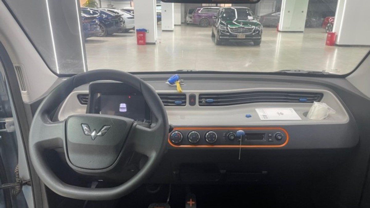 花4万多买一辆宏光miniev值得吗,22年宏光mini二手值多少钱