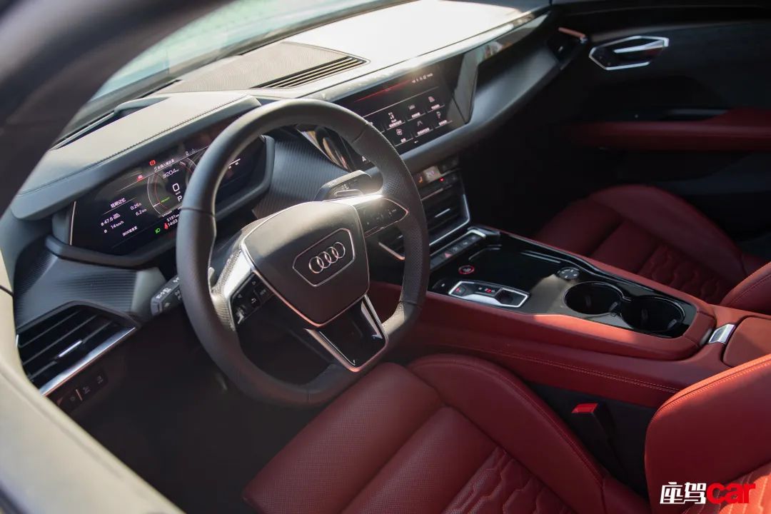 奥迪全新轿跑e-trongt价格,奥迪e-trongt自动驾驶