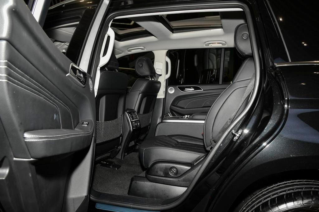 配奔驰同款引擎，搭载4.0TV8动力售价128.8万，北京BJ90实力如何