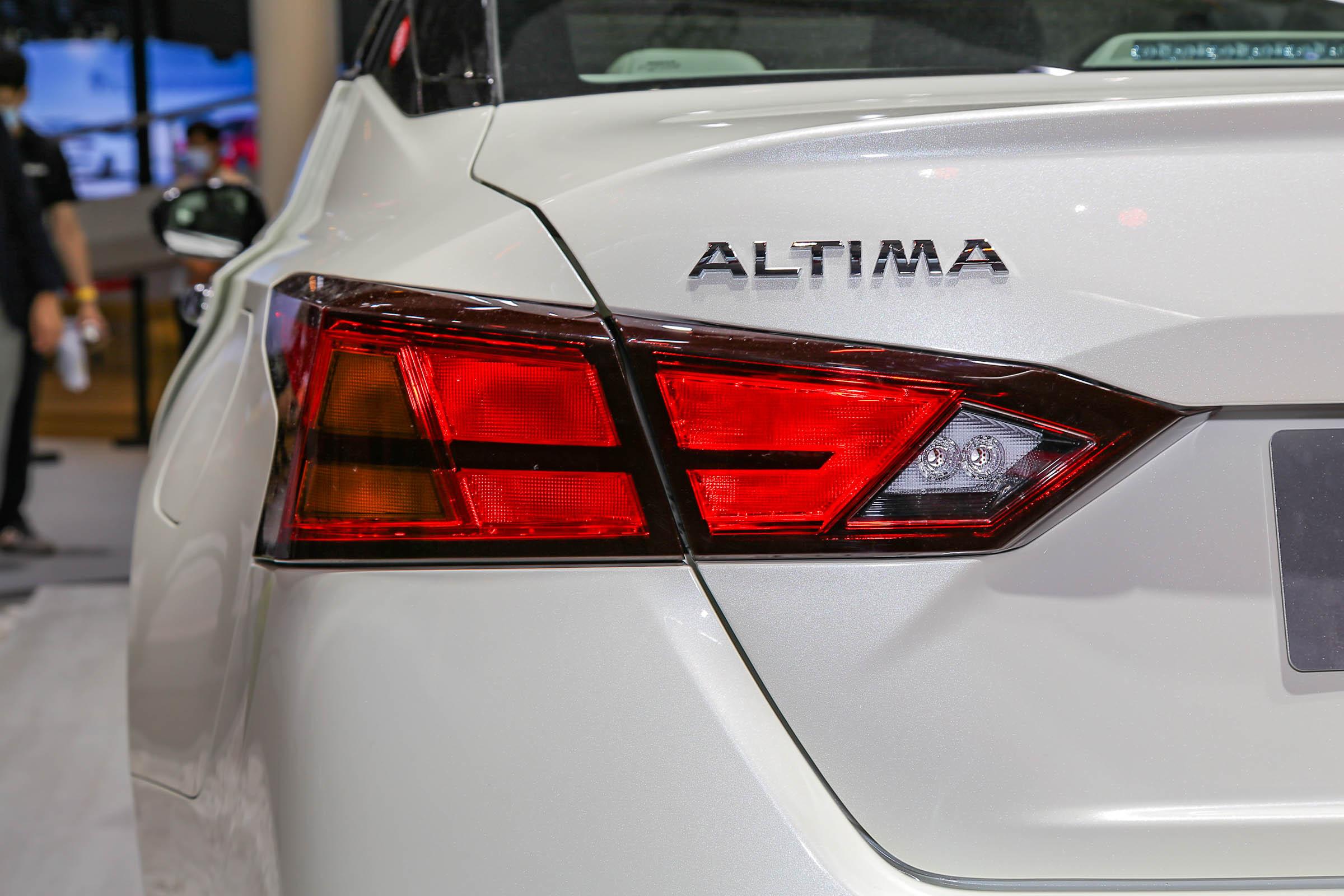 天籁2.0t发动机特有的技术是什么,13款日产天籁2.5排量0到100加速视频