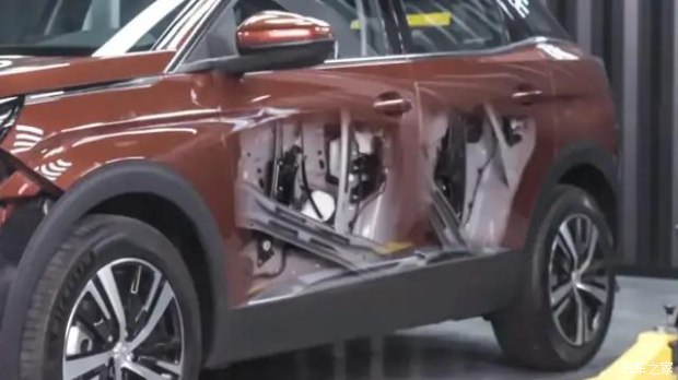 东风标致4008拆车,标致4008拆门板