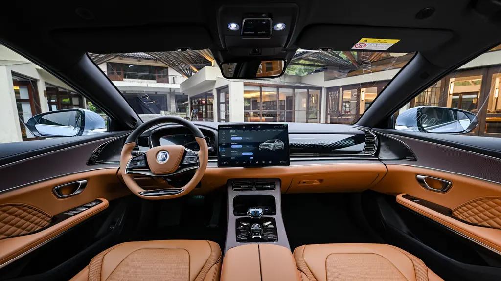 颜值能打操控出色比亚迪汉ev,比亚迪汉EV冠军版提升了什么