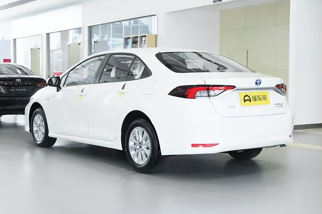 家用卡罗拉合适吗,适合家用空间大省油