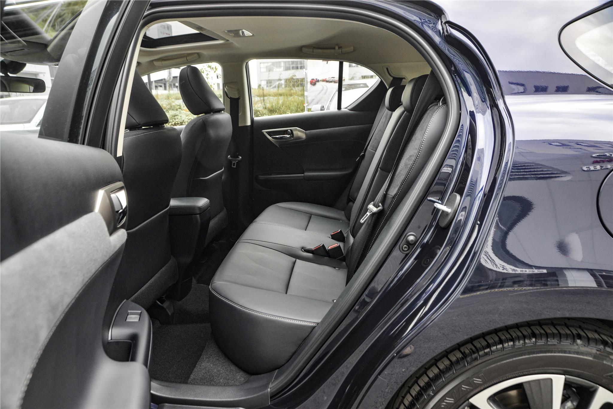 综合油耗仅为4.6L/100km，雷克萨斯CT到底值不值得买？