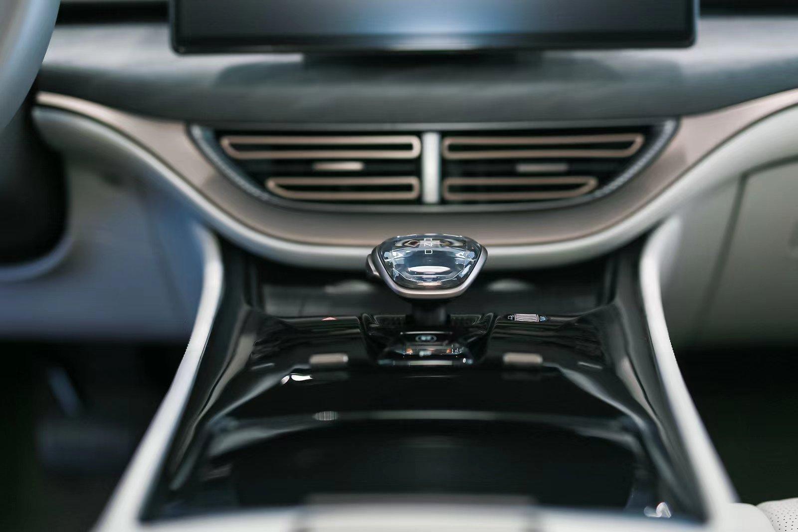 33万腾势d9落地价,腾势d9油电混合33万什么配置