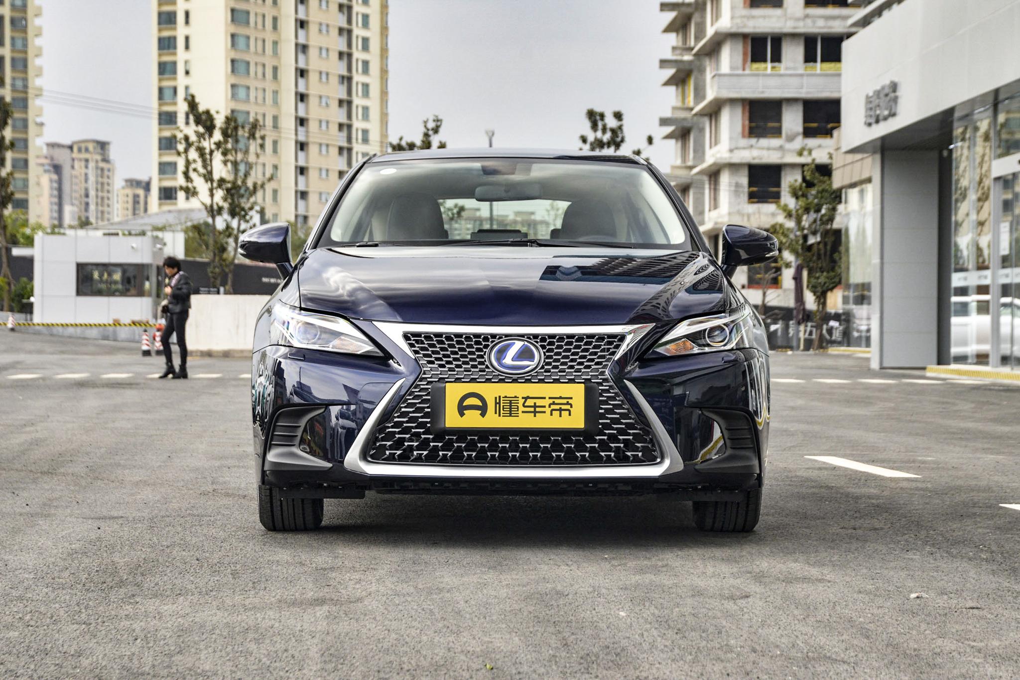 综合油耗仅为4.6L/100km，雷克萨斯CT到底值不值得买？