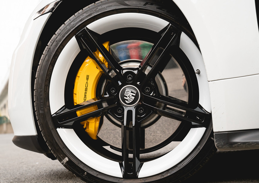 保时捷taycan绿色轮毂,保时捷taycan米色金属漆