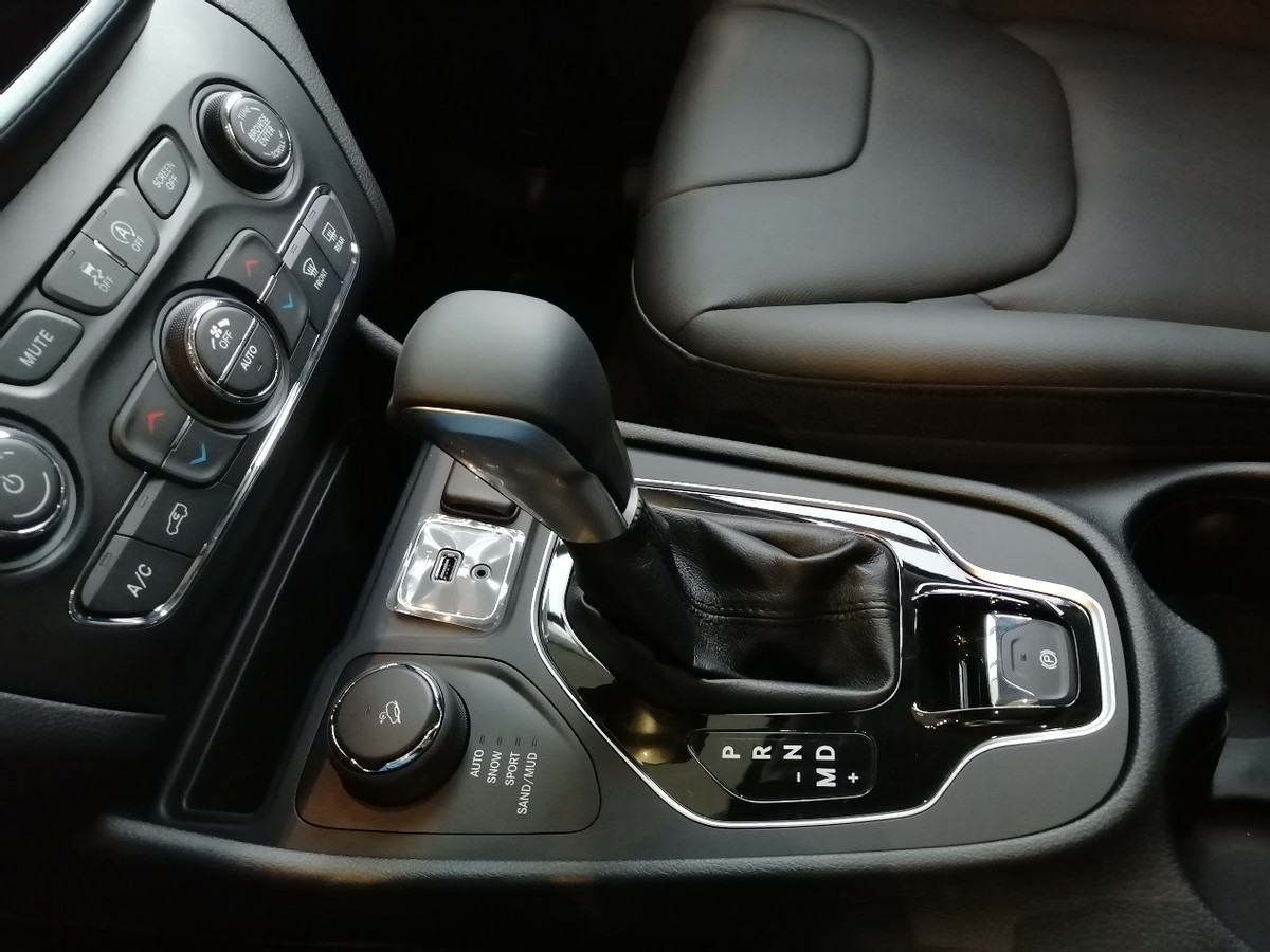 jeep自由光2.0t四驱探享版测试,jeep自由光2.0t发动机