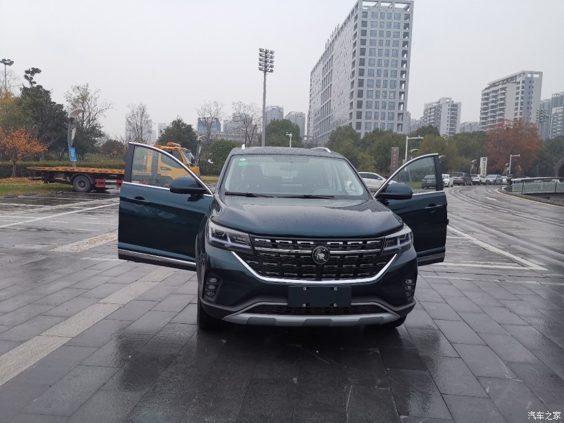 新风行t5增自动舒适型售8.99万元,东风风行t5盛世款pk广汽传祺gs4