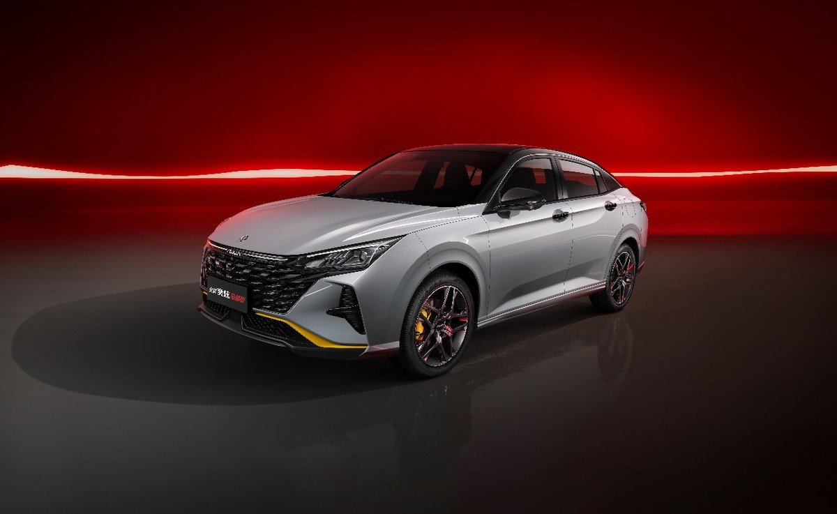 疯狂小杨哥代言传世,疯狂小杨哥代言奕炫max