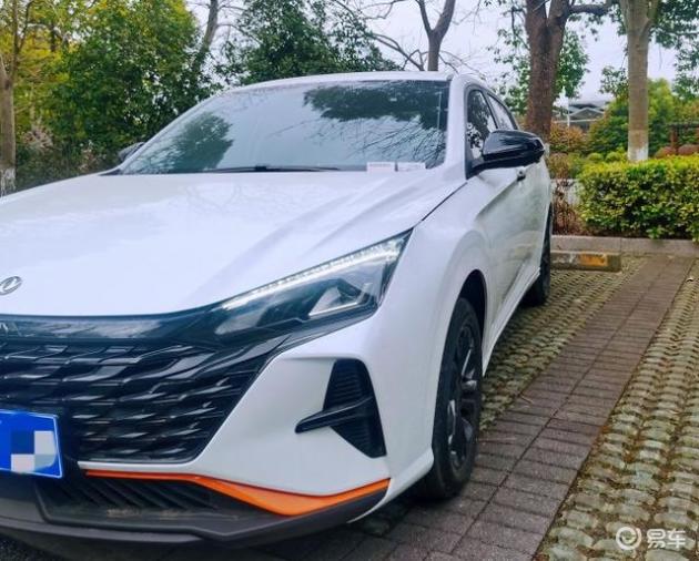 终于在路上碰到自己喜欢的车了,终于买了一台自己喜欢的新车