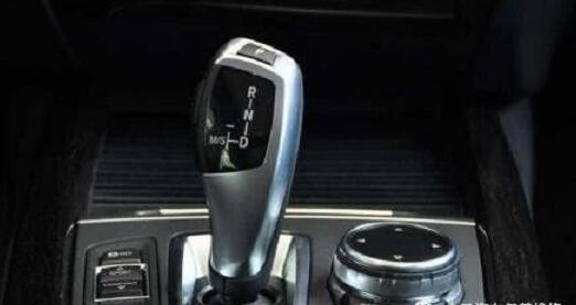 宝马档位灯不亮传动系统故障,宝马x1挡位灯不亮怎么办