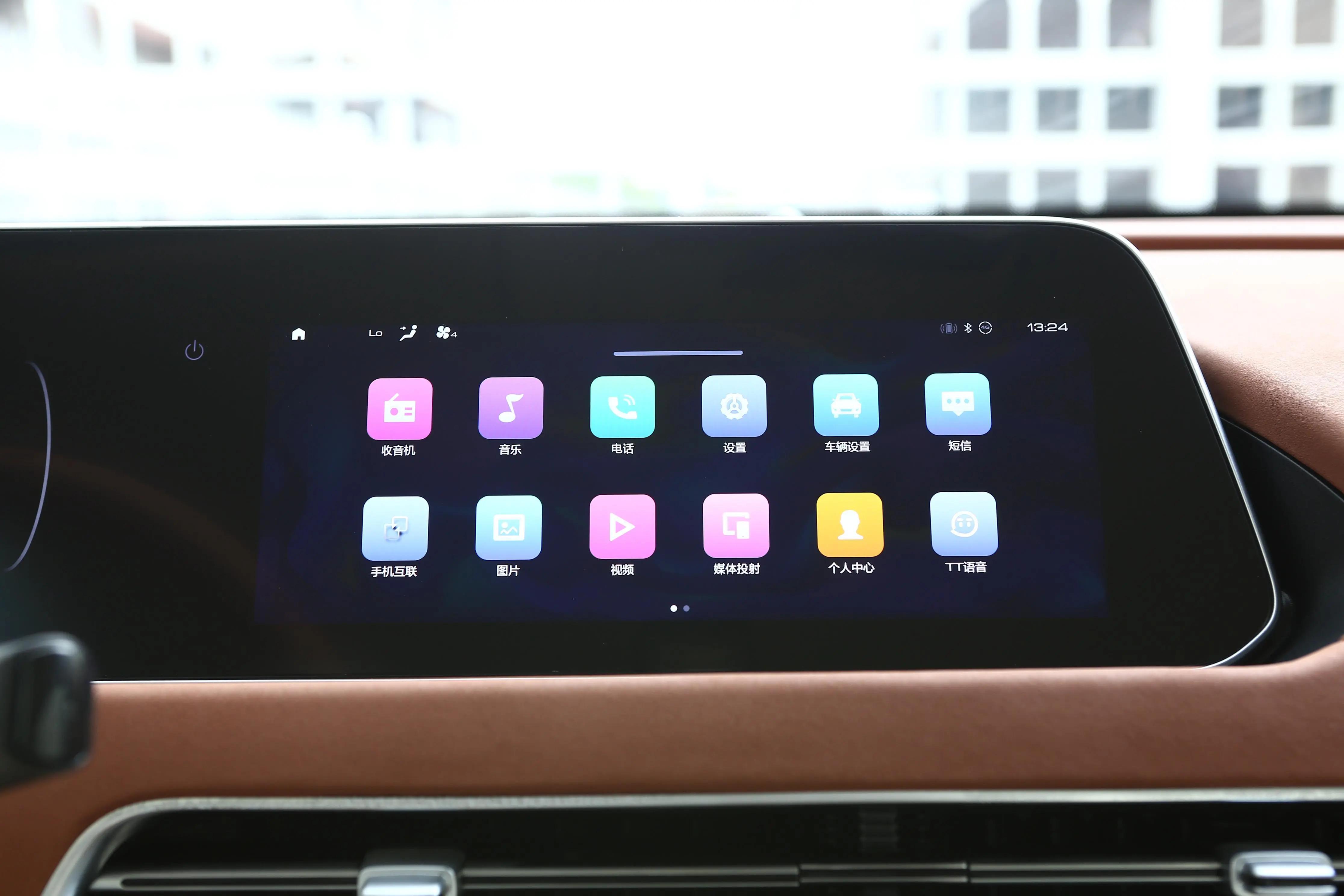 小姐姐开的燃油版车6万超高颜值 (推荐三款适合小姐姐的代步车)