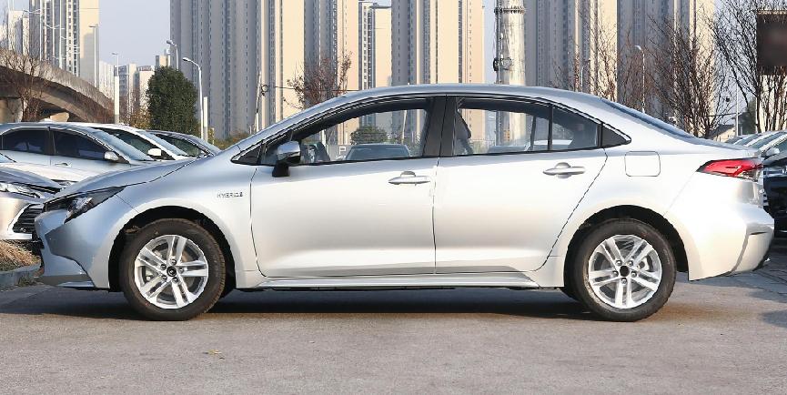 雷凌混动豪华外观,2018款丰田雷凌外观