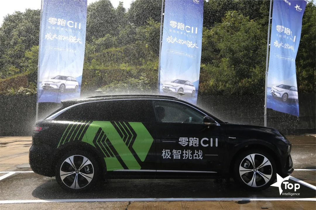 c11停车位,零跑c11沉浸式停车