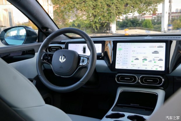 零跑c01增程和纯电驾驶质感,零跑c01车型买纯电好还是混动好