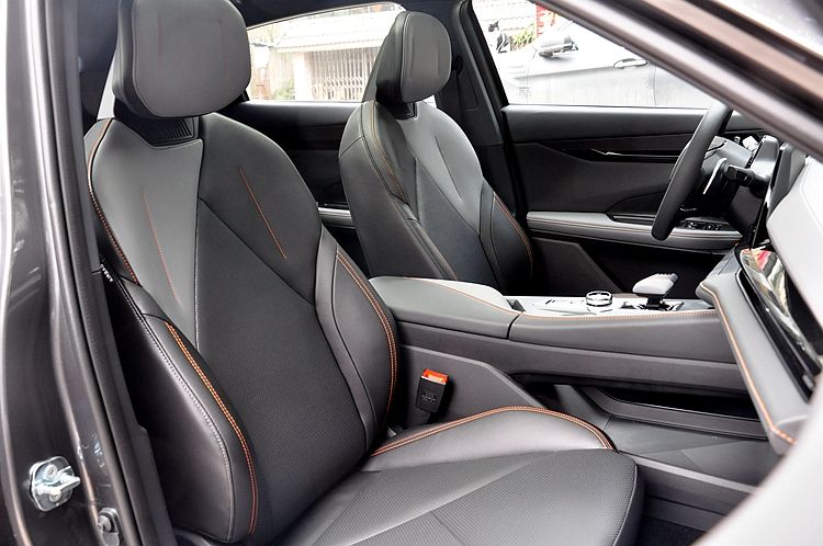 驾驶乐趣十足深度试驾长安uni-v,试驾全新长安UNI-V