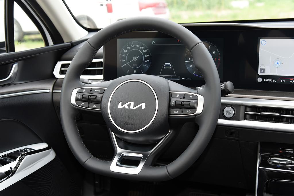 起亚k5适合家用吗,实用油耗低毛病少的家用车