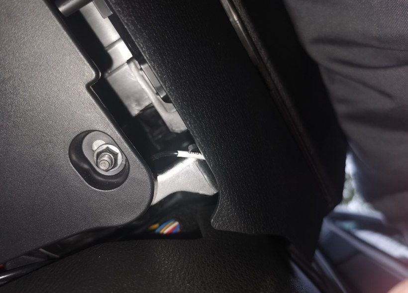 宝马528gt14款空调滤芯更换教程,15款宝马520li空调滤芯更换教程