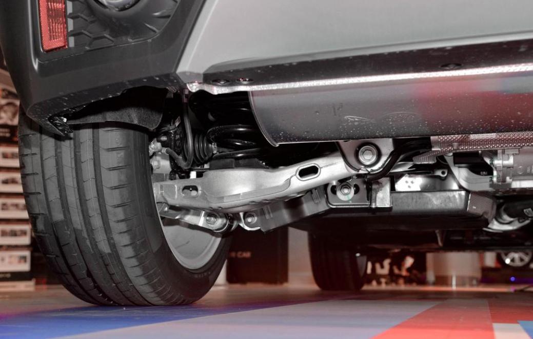 捷豹新款e-pace实车曝光,新款捷豹e-pace起售价