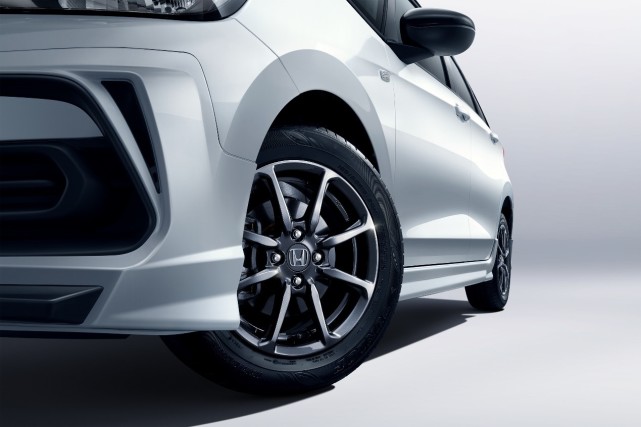 9.68万起，自带运动套件的飞度无限MUGEN版上市