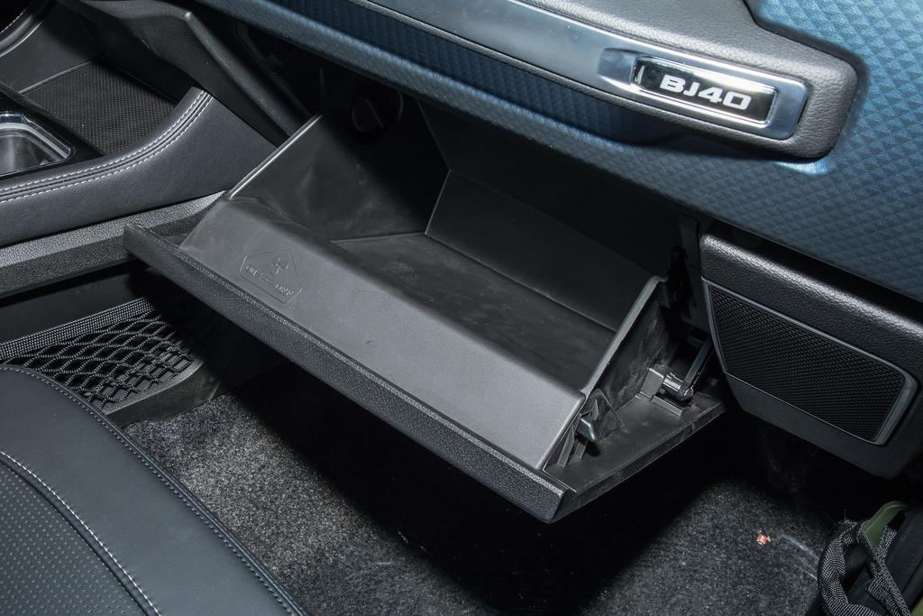 北京bj40新款2022款柴油版怎么样,bj40提车几天电池就没电